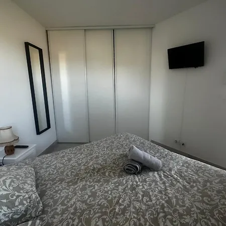 A101 L'écume Des Vagues Le Grau-du-Roi